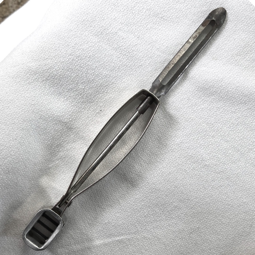 Ekco Vegetable Peeler Bean Splitter  Vintage Nee-Action USA Metal Tool